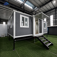 Maison modulaire à double aile avec espace de vie ouvert et plan d'aménagement intérieur personnalisé pour l'hébergement de invités dans un jardin, maison conteneur
