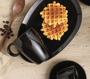 Juego de Taza y Platillo de Porcelana Negra Clásica, Ecológica, Apta para Lavavajillas, Taza de Café Espresso Italiana, Función Latte Art, Personalizable - Product Image 3