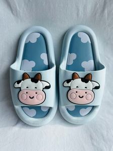 Ciabatte con Stampa Mucca Blu, Punta Aperta, Suola in EVA Antiscivolo, per Tutte le Stagioni, Tomaia in Plastica da Donna - Product Image 3