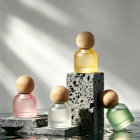 Bouteille de parfum pour voiture vide personnalisée avec logo sérigraphié, diffuseur en verre mat 10 ml avec bouchon en liège et couvercle en bois, vente en gros