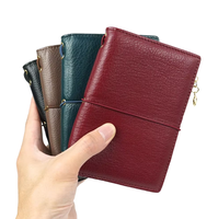 Couverture de carnet A5 en cuir personnalisée, à feuilles mobiles, imprimée, à trois volets avec emplacements pour cartes et porte-stylo, style vintage, OEM