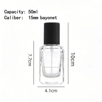 Flacon de parfum en verre mat transparent carré classique de 50 ml avec bouchon en bois et pulvérisateur à pompe, personnalisé, de luxe, vente en gros, offre spéciale