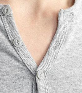 T-shirt Homme Coupe Droite en Twill Tricoté Teint en Fil Modal/Coton Séchage Rapide avec Motif Lettres et Boutons Manches Courtes – Vente en Gros - Product Image 2