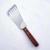 Spatule de cuisson Teppanyaki à poignée en bois antidérapante, résistante aux hautes températures et anti-brûlure, avec fentes pour égoutter l'huile, pour poisson, anguille, steak et grillades