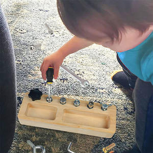 Jouets en <span class=keywords><strong>bois</strong></span> <span class=keywords><strong>Montessori</strong></span> pour l'éducation précoce Outils de serrage et de démontage des vis Établi de formation à la coordination œil-main - Product Image 6