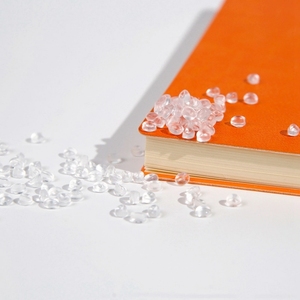 كريات عالية القوة تذوب بالحرارة ، حبيبات لاصقة تذوب بالحرارة ، مادة PES غير سامة ، جسيمات بيضاء شفافة مقاومة للحرارة - Product Image 1