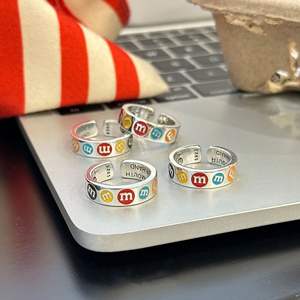 Wenchi S925 Argent Pur Anneau en forme de lettre M émaillé, Version Coréenne, Design à bouche ouverte, Coupe ovale, Élégant, Tendance, Doux et de niche - Product Image 3