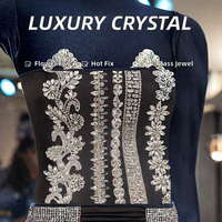 Motif floral en verre de luxe OEM, strass en cristal thermocollant pour robes de soirée, chapeaux, sacs, chaussures et vêtements