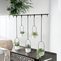 Pots de fleurs suspendus en métal thermolaqué modernes et jardinières de balustrade écologiques, supports en fer pour usage au sol pour la maison et le jardin