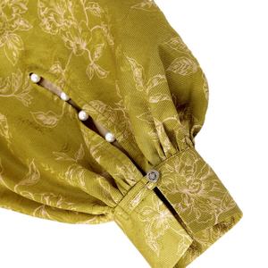 Camisa de Seda de Manga Larga Estilo Chino Informal y Holgada con Detalles de Cuello con Pañuelo, Gran Venta de Verano - Product Image 6