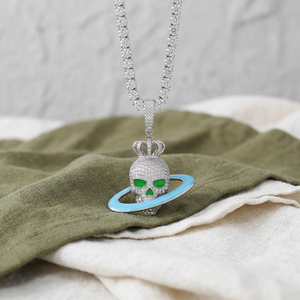 Pendentif Alien Planet en Argent et Moissanite Glacée, Bijou de Luxe Hip Hop, Accessoire de Mode Tendance pour Événements Habillés et Soirées - Product Image 2