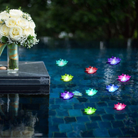 Lumière solaire de lotus avec des lumières LED flottant sur l'eau, couleur changeante automatiquement, résistance décorative étanche