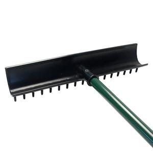 Râteau de <span class=keywords><strong>bunker</strong></span> de <span class=keywords><strong>golf</strong></span> semi-circulaire à 17 dents en gros, double face, avec manche en aluminium pour terrain de <span class=keywords><strong>golf</strong></span> - Product Image 1