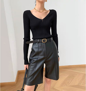 Shorts en cuir PU pour <span class=keywords><strong>femme</strong></span>, coupe ample, <span class=keywords><strong>noir</strong></span>, classique, décontracté, doux, longueur genou, pour le bureau, avec poches - Product Image 3