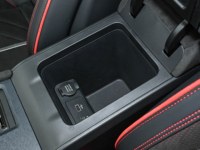 Nouvelle voiture Lynk & Co 03 2026 03+ 2.0TD automatique berline 5 places, véhicule essence, turbocompressé, R19, conduite à gauche, version basique