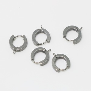 Nouvelles boucles d'oreilles rondes double face en acier titane, clous, anneaux et clips en acier inoxydable sont disponibles <span class=keywords><strong>pour</strong></span> tous. - Product Image 2