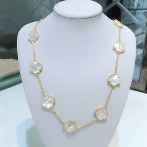 สร้อยคอสแตนเลสสตีลรูปใบโคลเวอร์สี่แฉกคุณภาพสูงสำหรับผู้หญิง ชุบทอง 18k - กล่องของขวัญวันเกิด ขายส่งจากโรงงาน - Product Image 6