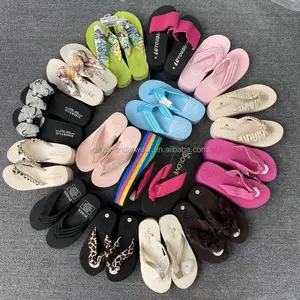 1 dollari ZJM004 Series Size 36-40 Azione Pronte di Stili Della Miscela di Formato Della Miscela Alti Delle Signore del Tallone pantofole e slipper all'ingrosso