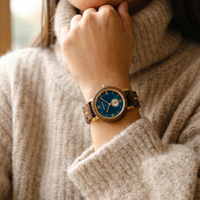 Montre Décontractée Femme en Bois Marron et Acier Inoxydable Doré, Style Antique, Personnalisable avec Logo, Livraison Directe, OEM Chine, Quartz Naturel