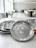 Plateau de service rond en acier inoxydable, motif gaufré, grande taille 20-50 cm, assiette décorative en métal pour restaurant, maison, vente en gros