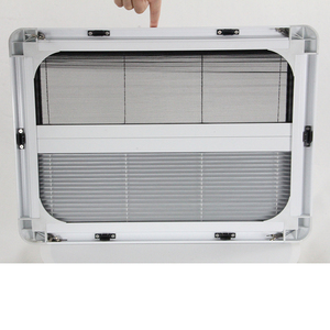 Fenêtre manuelle pour camping-car en alliage d'aluminium acrylique anti-UV et étanche, 1450*550mm, avec cadre à serrage rapide et design à coins arrondis pour une meilleure étanchéité - Product Image 5