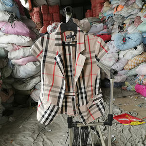 Faldas y Vestidos Usados <span class=keywords><strong>de</strong></span> Verano y Otoño <span class=keywords><strong>de</strong></span> Alta Calidad en China, Empacados en Fardos, Venta a Bajo Precio con MOQ <span class=keywords><strong>de</strong></span> 45 kg - Product Image 2