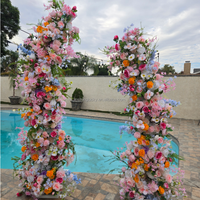 Arche florale colorée pour décorations de scène de mariage, toile de fond d'événement, arche florale en forme de corne pour mariage