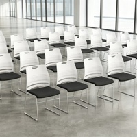 Chaise de formation empilable portable avec siège rembourré confortable, dossier en plastique, cadre métallique, pour bureau, réunion, ou comme siège d'invité