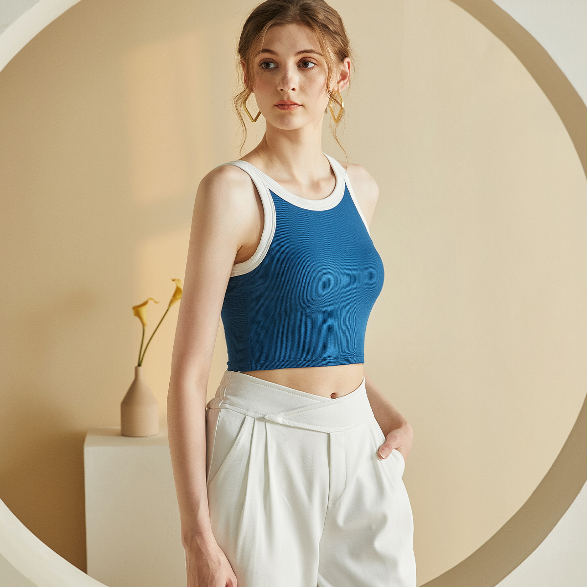 High Quality Women's Crop Top With Attached Bra Color Blocking Active Sporty Tank Top Custom Short Sleeveless Camisole
