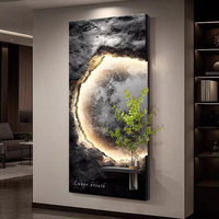 Lukisan Dekoratif Modern Dengan Tekstur Batu Pasir untuk Dekorasi Rumah Gaya Vertikal Dengan Vas Kaca dan Mural Berlampu LED