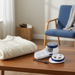 Removedor de pelusas eléctrico Leifheit con cepillo de limpieza para ropa y telas - Product Image 3