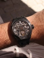 Montre mécanique automatique squelette personnalisée au design de niche pour homme, montre-bracelet sportive lumineuse de forme tonneau avec bracelet en silicone
