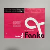 Sacs polymailers rose vif avec impression de grand logo, fermeture auto-adhésive robuste pour l'emballage de vêtements de boutique et de commerce électronique