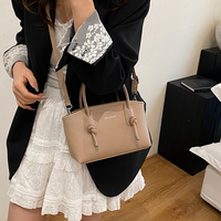 Tas Selempang Wanita Model Clutch Kecil dengan Pegangan Atas dan Tutup Tunggal, Tas Bahu Modis 2025