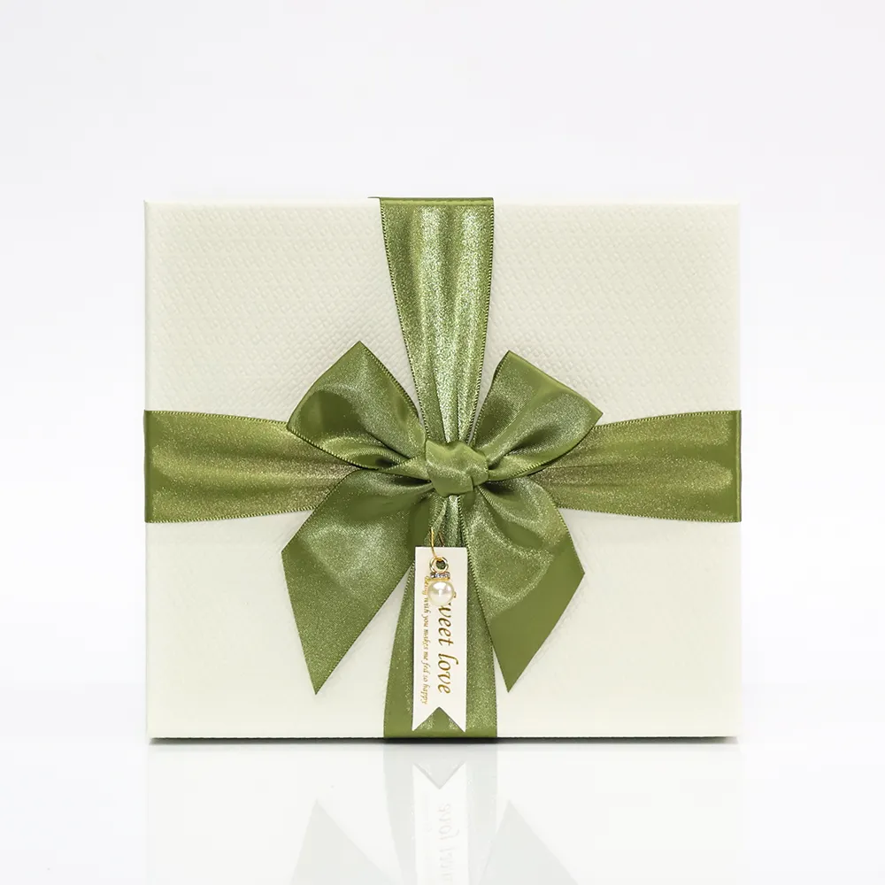 Yeni trendler güzel çevre dostu hediyeler kutuları için onun üst ve alt özel kağıt sert hediye kutuları ile yeşil şerit yay