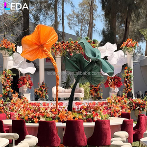 Decoración para Eventos y Bodas LEDA, Nuevo Telón de Fondo Metálico Colorido Personalizado con Grandes Flores de Loto - Product Image 1
