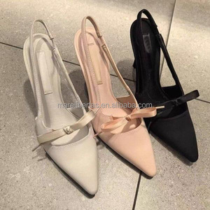 Escarpins élégants à bout pointu pour femmes, les plus vendus, en cuir verni avec nœud et semelle intérieure confortable - Product Image 4