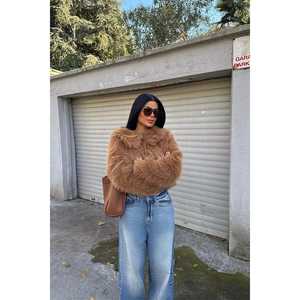 เสื้อแจ็คเก็ตขนสัตว์เทียมแบบสั้น Tan Fausta พร้อมเข็มขัดรัด  ลายพิมพ์กระต่าย จิ้งจอก และมิงค์  ผ่านการเคลือบและทอในเนื้อผ้าแคชเมียร์ - Product Image 3