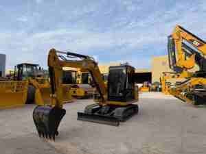 CAT 305.5E mini excavator, garden landscaping digger, orchard construction machine, rubber track <b>small</b> excavator - Product Image 4