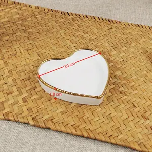 Piatto da Dessert a forma di cuore in ceramica di alta qualità da 10 cm 4 pollici per ristorante glassa bianca lucida con glassa cerchiata d'oro - Product Image 6
