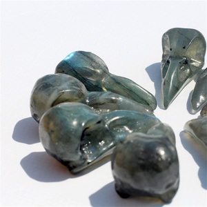 En gros 38mm Labradorite Crânes D'animaux Sculpture Cristal Artisanat <span class=keywords><strong>Bleu</strong></span> Flash Labradorite Crânes <span class=keywords><strong>De</strong></span> Corbeau pour La Décoration - Product Image 4