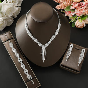 Conjunto de Joyería de Boda con Pedrería Brillante - Collar, Pulsera y Aretes de Tres Piezas |   Colección de Accesorios al por Mayor - Product Image 4