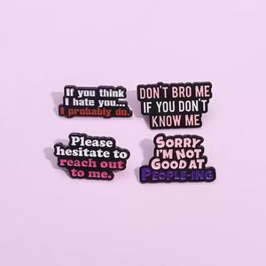 Broche en alliage géométrique à la mode <span class=keywords><strong>Motivation</strong></span> <span class=keywords><strong>Phrase</strong></span> anglaise Broche en métal coulé pour Noël Fête nationale Halloween Graduation Fairy - Product Image 1