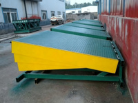 Plateforme de chargement hydraulique pour entrepôt, rampe de chargement pour site logistique, chargement de camions et de conteneurs