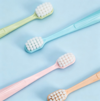 Brosse à dents manuelle de haute qualité pour adultes/couples, à poils larges en nylon PBT souple, pour usage domestique, 4 couleurs mélangées, manche en plastique, taille standard