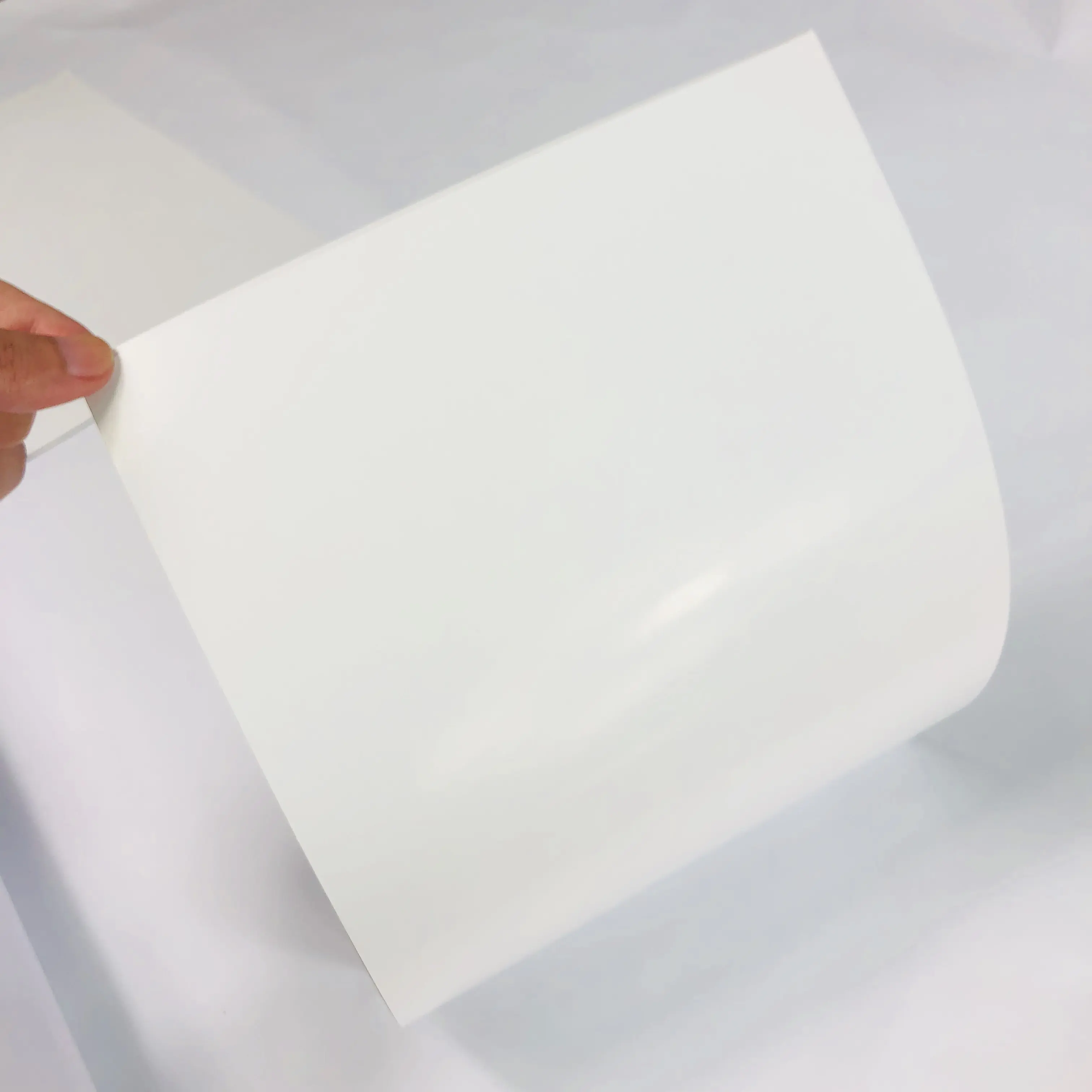จีนผลิตกระดาษเคลือบโซฟาเคลือบเงาสูง 118 แกรมสําหรับกระดาษอาร์ตนิตยสาร C2S