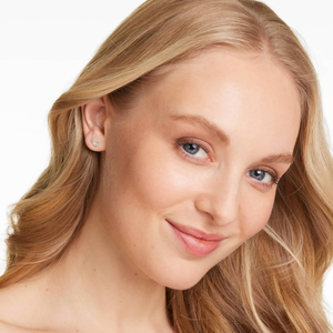 Élégantes boucles d'oreilles en argent 925 avec diamants en moissanite pour femmes, design minimaliste étincelant et boucles d'oreilles de luxe haut de gamme pour femmes - Product Image 2