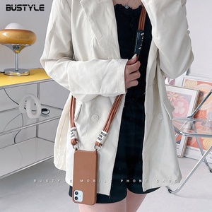 Coque de <span class=keywords><strong>téléphone</strong></span> en silicone avec cordon tour de cou pour iPhone 13 12 14 15, étui en silicone avec bandoulière - Product Image 5