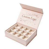 Boîte cadeau magnétique rose personnalisée avec impression sur le couvercle intérieur et impression flocon de neige or rose pour l'emballage de bijoux
