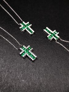 Collier pendentif croix en or 18 carats avec émeraude naturelle Muzo verte Xinfly – Élégant, intemporel, pour tous les jours et occasions formelles – Vente flash – Scintillant GRC - Product Image 3